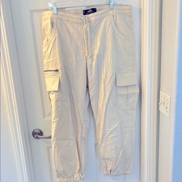 Hollister Light Tan Cargo Pants - Picture 1 of 4